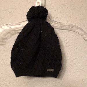 Black Knitted Beanie w/ Puff Ball